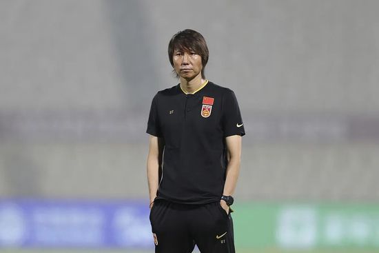 美女跪下吃j8视频免费网站