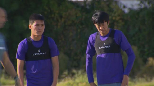 娇妻玩4p被三男人伺候3p视频